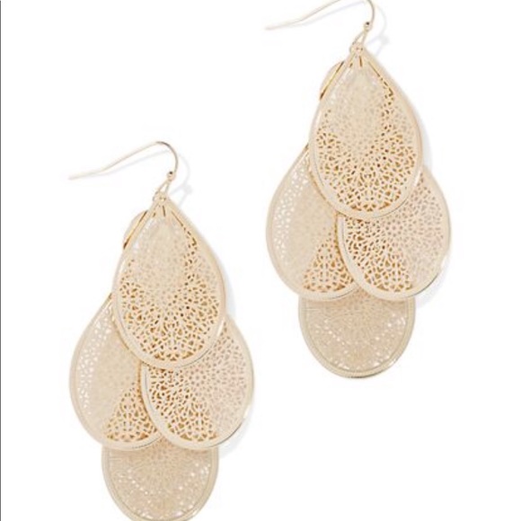 Jewelry - Gold filigree drop earrings
